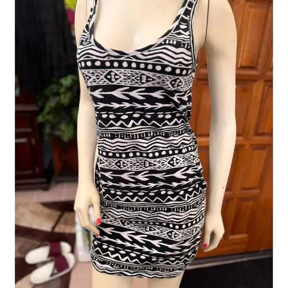 Victoria's Secret PINK Women's Tribal Aztec Print Bodycon Mini Dress M Black - Picture 5 of 10